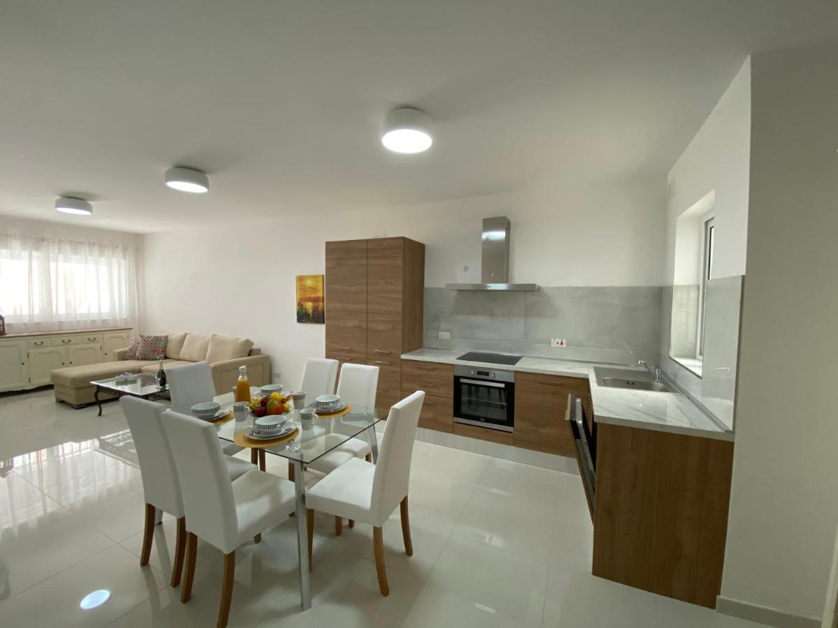 Sunshine Apartments Mellieha - Modern Three Bedroom Ground Floor Apartment With Yard ภายนอก รูปภาพ