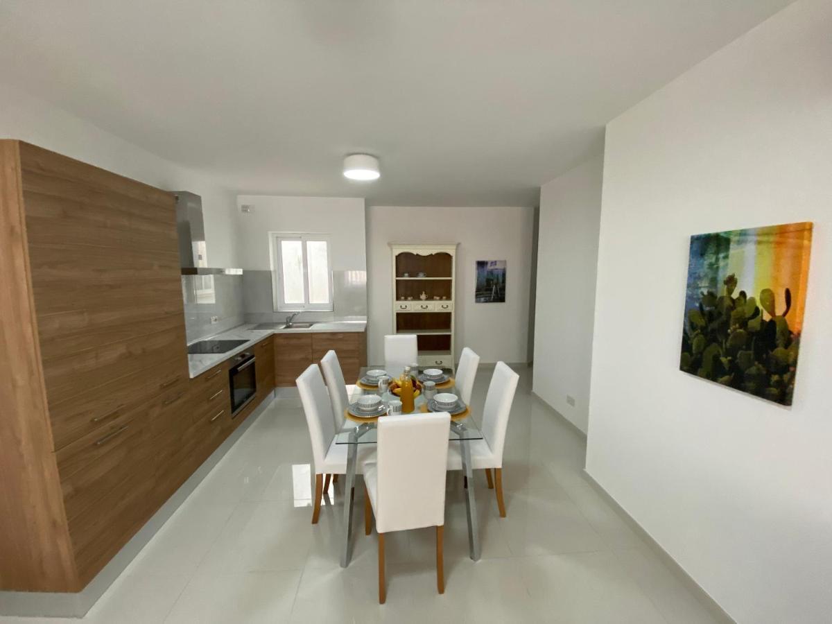 Sunshine Apartments Mellieha - Modern Three Bedroom Ground Floor Apartment With Yard ภายนอก รูปภาพ
